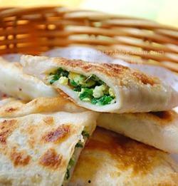 网红夫妻吃韭菜盒子图片,美食瞬间引发网友热议